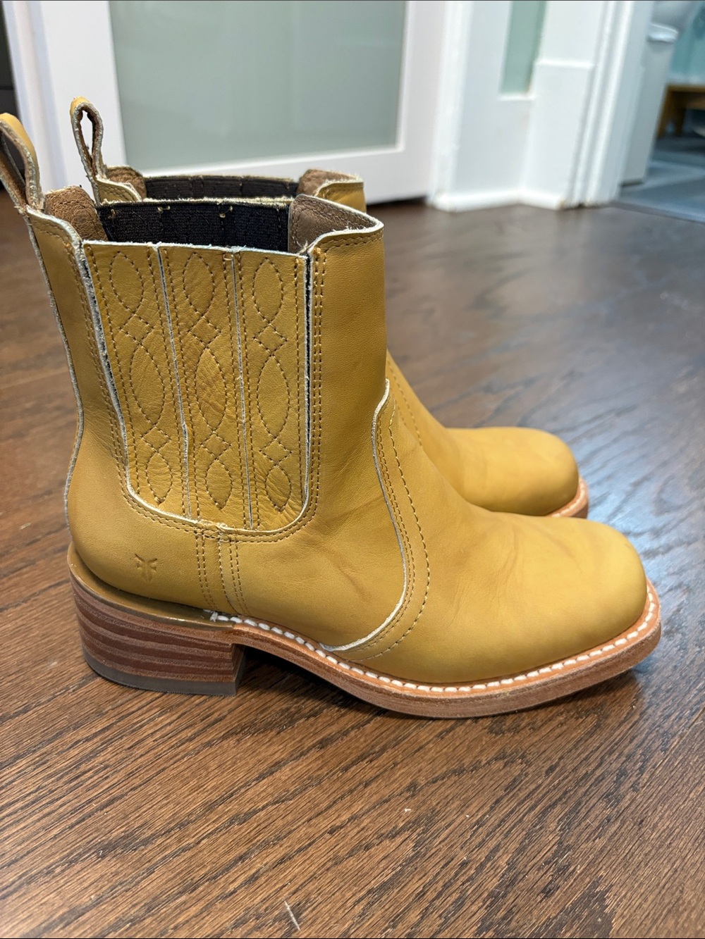 Frye Campus Chelsea Boot Banana leather hot W 6.5